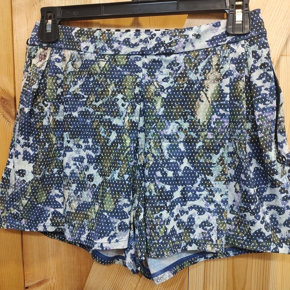 Lululemon Pleated Athletica Shorts Women Sz 4 Floral Zip Pocket Blue Black Polka